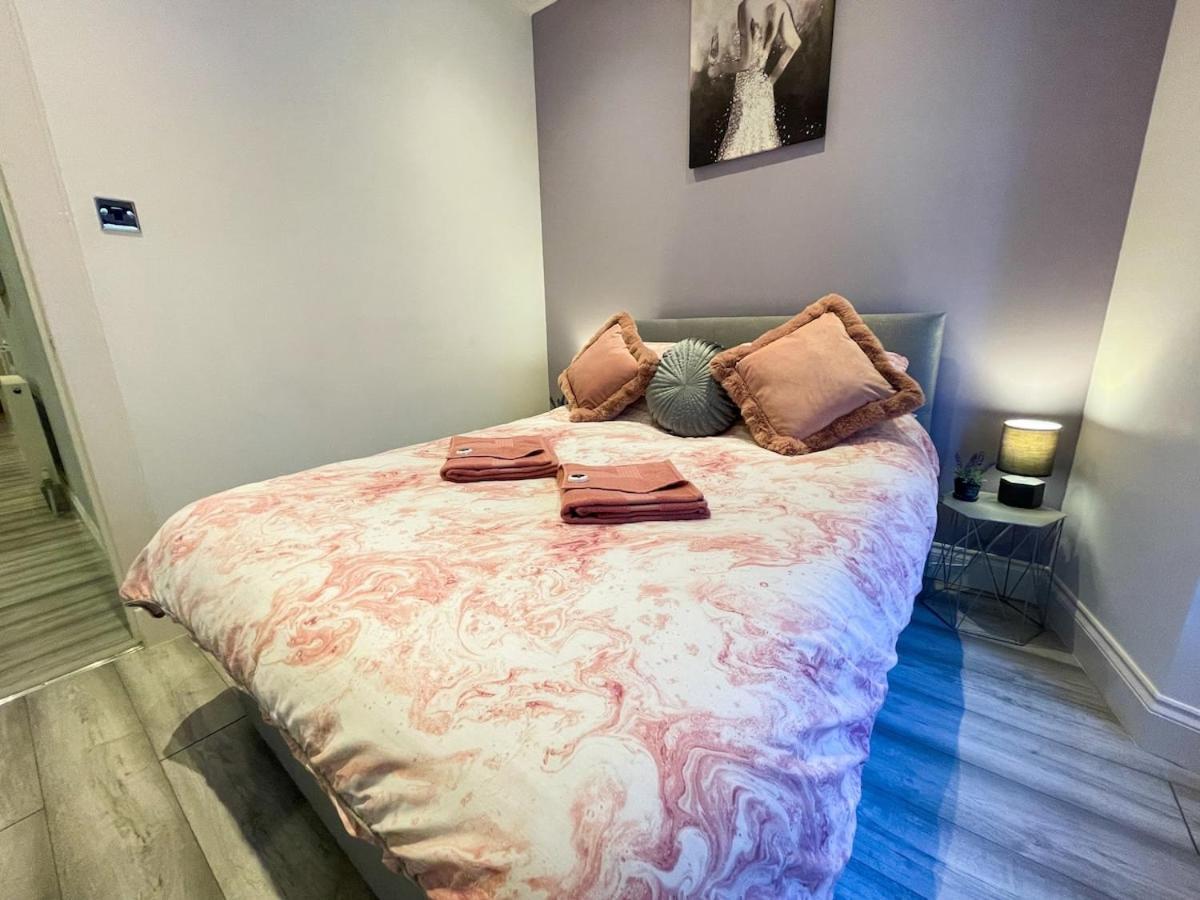 Recently Refurbished Two Bedroom Apartment, Central Location! Glasgow Exteriör bild